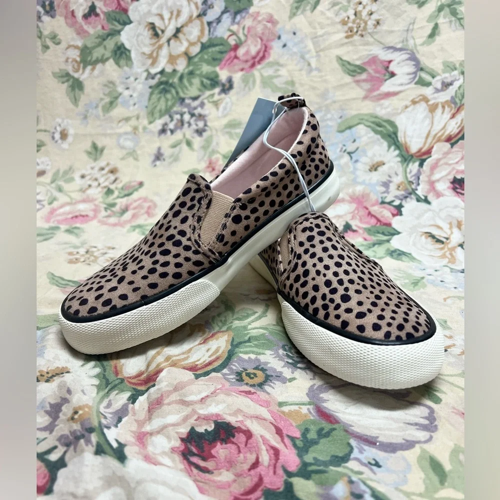 Slip on sneakers